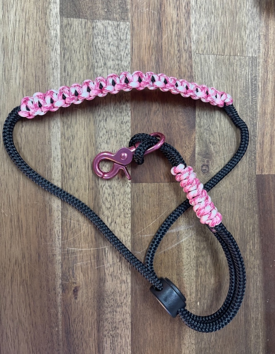 Grooming loop black with pink-0